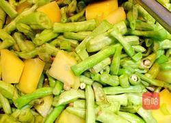 土豆炖豆角的做法图解5
