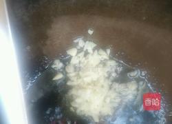西兰花炒肉的做法图解3