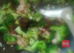 西兰花炒肉的做法图解6