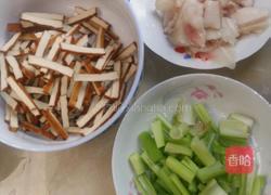 芹菜炒豆干的做法图解3