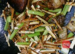 芹菜炒豆干的做法图解9