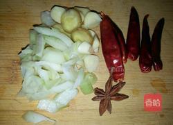 猪脊骨炖酸菜的做法图解3