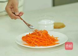 胡萝卜鸡蛋饼的做法图解1