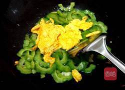 苦瓜炒蛋的做法图解7