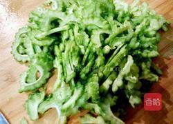 苦瓜炒鸡蛋的做法图解4