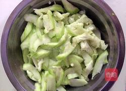 丝瓜蛋花汤的做法图解1