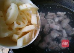 莲藕排骨汤的做法图解4