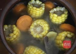 伞骨胡萝卜玉米汤（沙煲法）的做法图解6