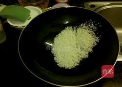 大米皮蛋末粥的做法图解4