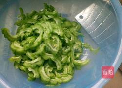苦瓜炒饭的做法图解3