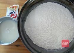 韭菜猪肉包子的做法图解1