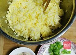 蟹肉黄金炒饭的做法图解3