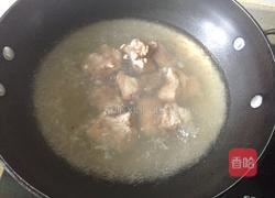 胡萝卜玉米龙骨汤的做法图解4