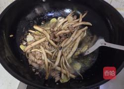 茶树菇芹菜炒肉的做法图解4