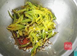 凉拌鲜黄花菜的做法图解4