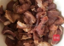 黄瓜炒肉的做法图解1