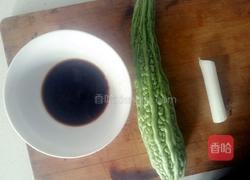 快手凉拌苦瓜的做法图解1