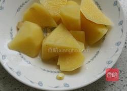 胡萝卜玉米排骨汤的做法图解3