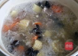胡萝卜玉米排骨汤的做法图解6