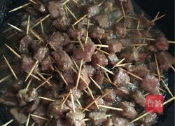 牙签牛肉的做法图解2