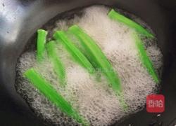 秋葵蛋羹的做法图解1