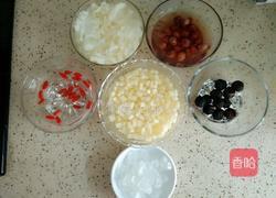 苹果银耳莲子羹的做法图解1