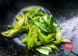 香肠炒辣椒的做法图解3