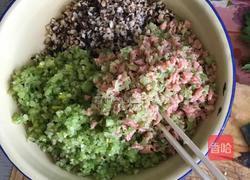 芹菜香菇火腿馅饺子的做法图解2