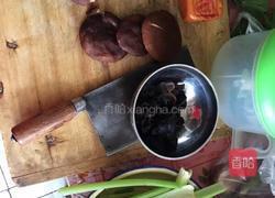 芹菜香菇火腿馅饺子的做法图解1