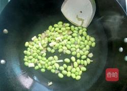 毛豆炒蟹味菇的做法图解4