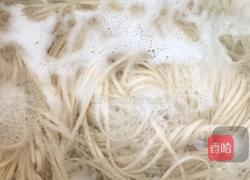 西红柿炒鸡蛋凉拌面的做法图解1