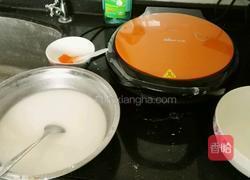 电饼铛鸡蛋肉末肠粉的做法图解1