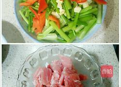 芹菜炒肉的做法图解1