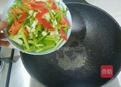 芹菜炒肉的做法图解3