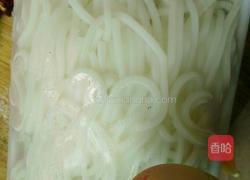 胡萝卜青菜鸡蛋炒粉的做法图解1