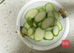 丝瓜炒肉片的做法图解1