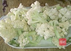 猪肉烧花菜的做法图解1