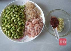 酱香肉粒青豆的做法图解1