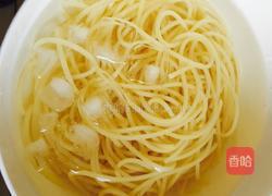 香肠炒面的做法图解3