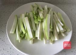 丝瓜炒茶撒的做法图解2