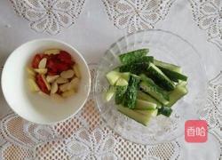 香辣黄瓜条的做法图解2