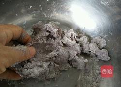 黑米花生馅餐包的做法图解2