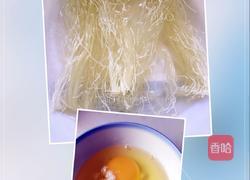 胡萝卜鸡蛋炒米粉的做法图解1