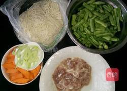 豆角焖面的做法图解1