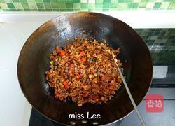 杂蔬肉丁酱油炒饭的做法图解6