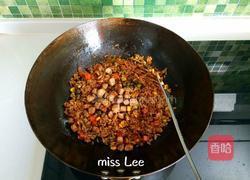 杂蔬肉丁酱油炒饭的做法图解7