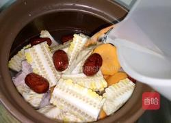 玉米排骨红萝卜汤的做法图解9