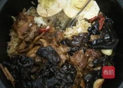 鸡腿木耳煲仔饭的做法图解2