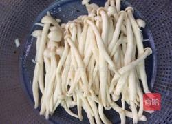 海鲜菇炒瘦肉的做法图解4