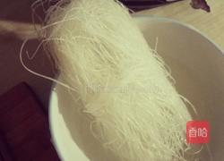 凉拌豆芽粉丝的做法图解2